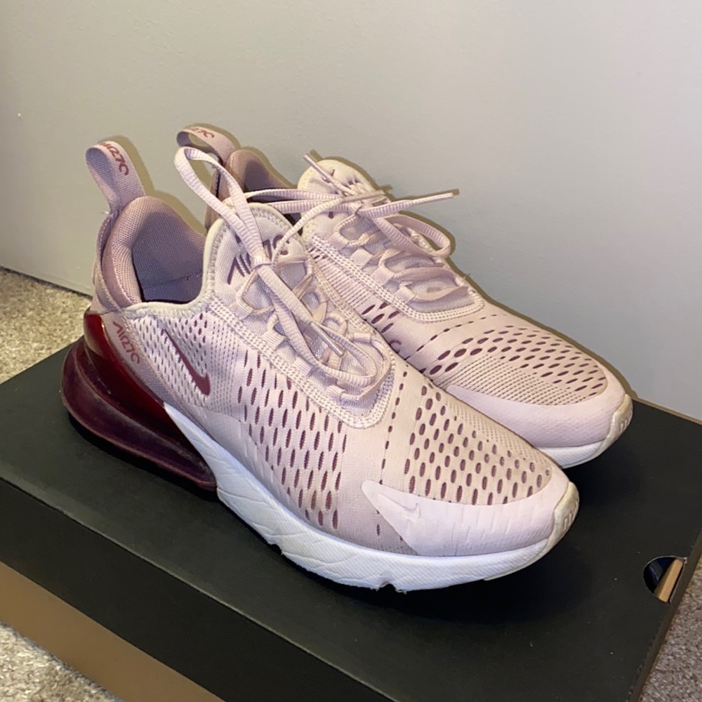 NIKE AIR MAX 270